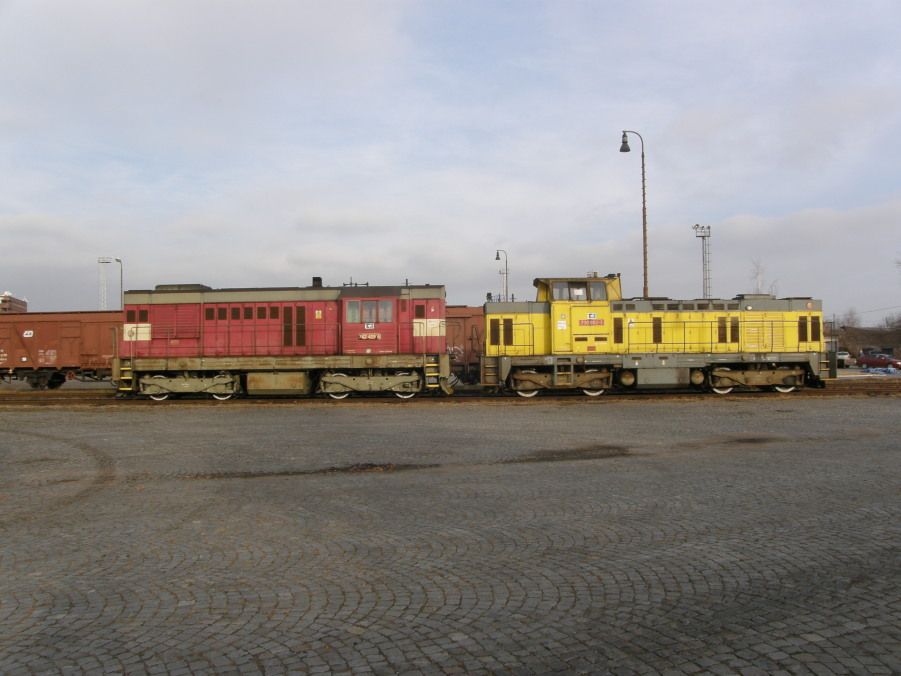 742 409-6 + 730 002-3 Pardubice, 12.12.2011