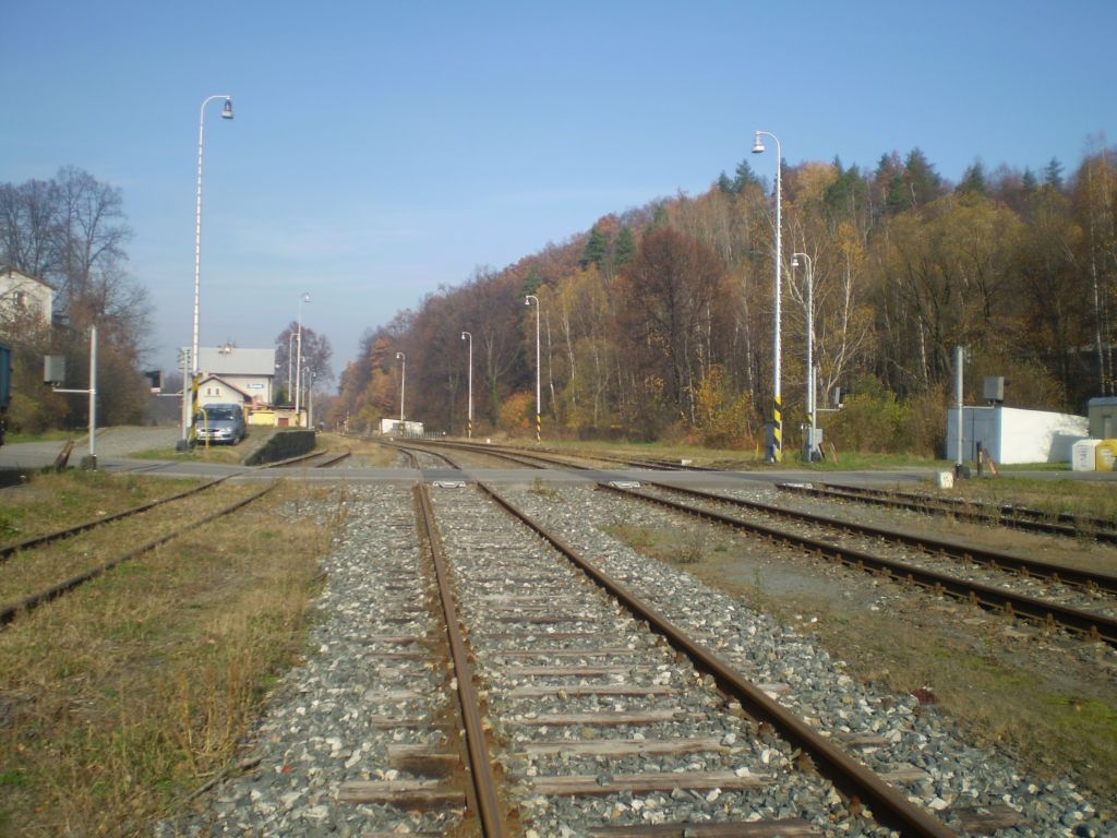 ULOV - pejezd ve stanici (od Vpenn)