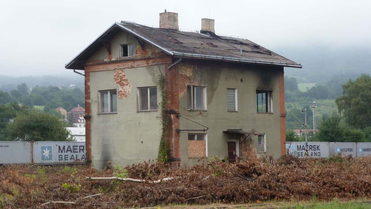 Administrativn� budova opravny voz�