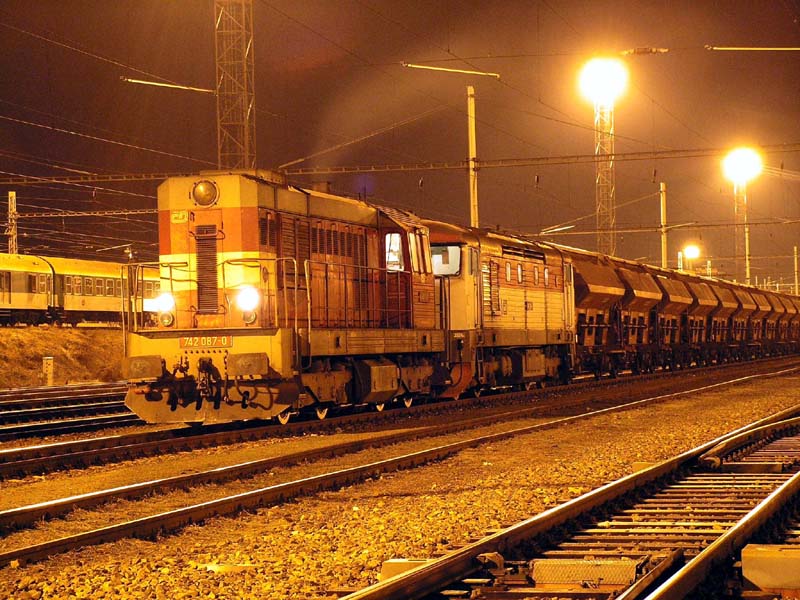742 087 + 749 255