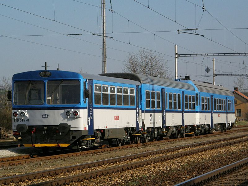 T��ky ve �lapk�ch...