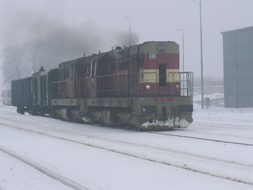 Odjezd Mn 82 470 z Moravskch Budjovic 18.2.2010 smr Okky(foto Pavel Valenta)