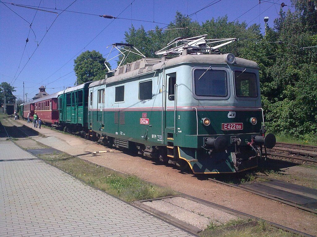 E422