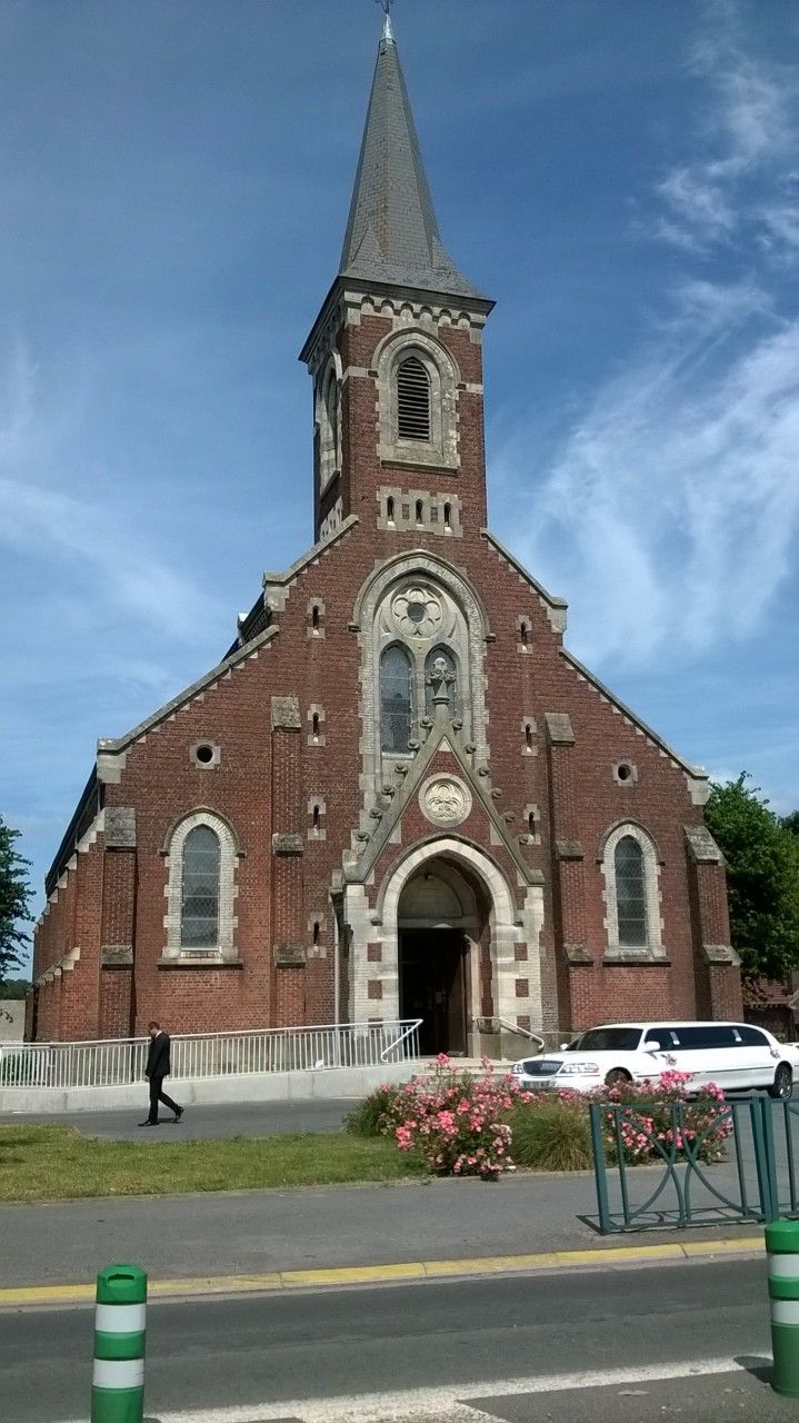 Bruay-en-Artois, kostel (glise Saint-Joseph) v hornick ulici vedouc k bvalmu dolu Haillicourt