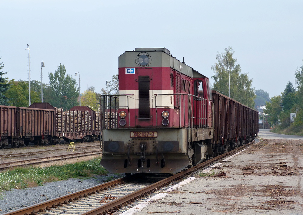 742.137, posun mezi vlaky 81055 a 81052 ve stanici Holeov, 2.10.2012
