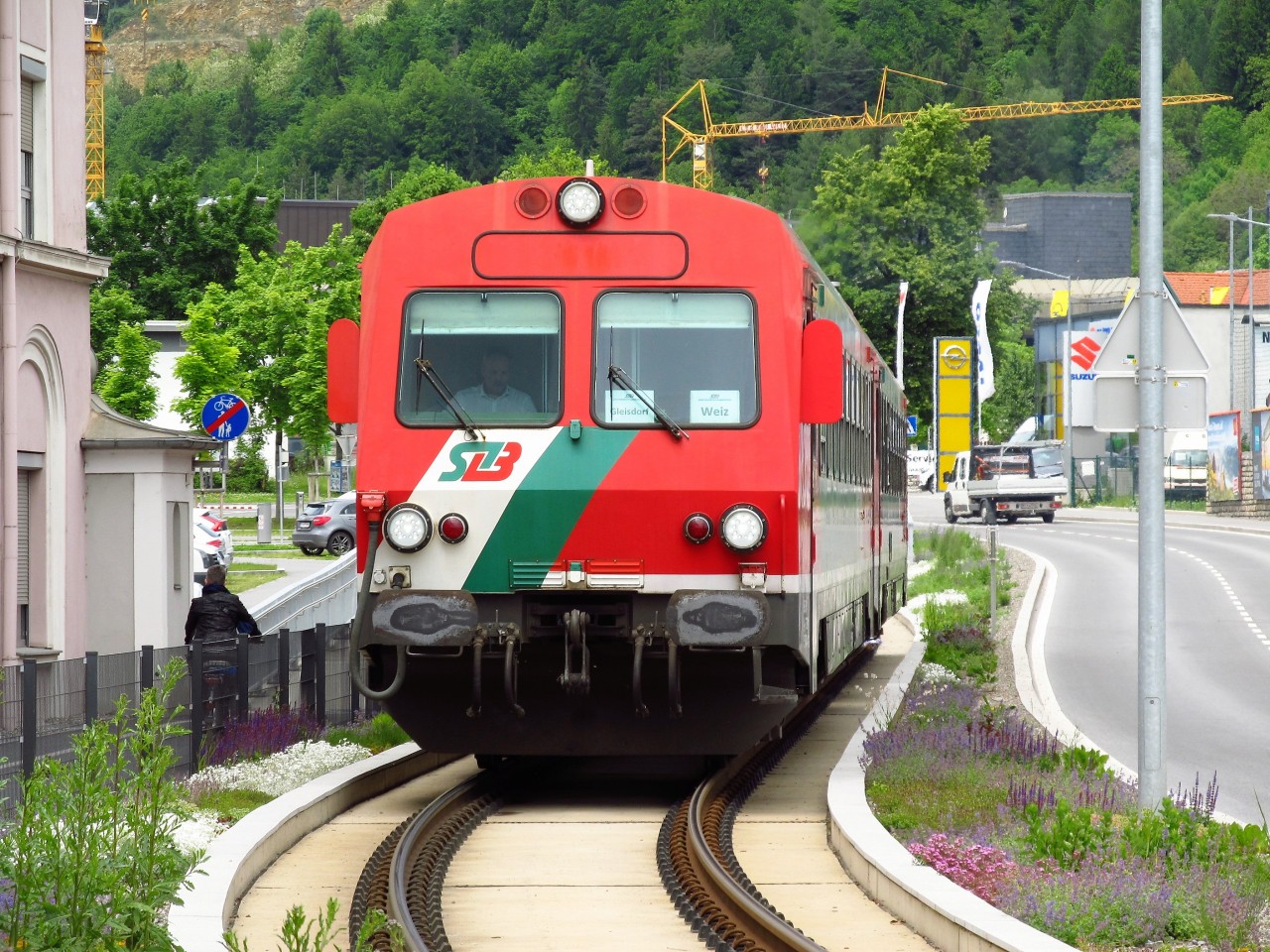 Regionalzug do Grazu na novm seku trat ve mst Weiz
