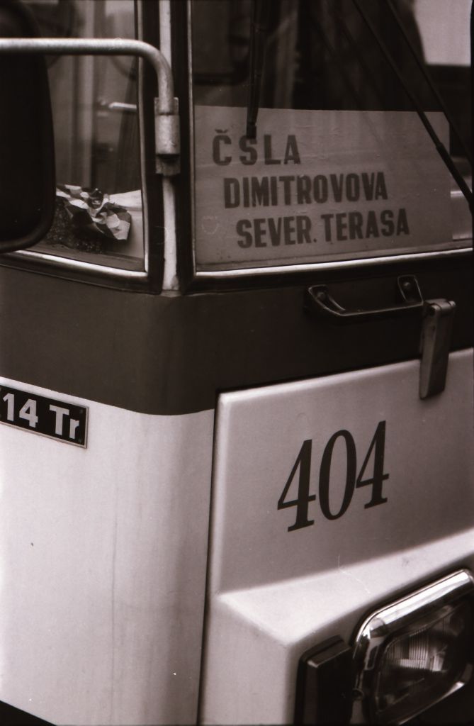 Posledn vozy linky 51 zatahovaly na smyku Severn Terasa s cestujcmi jet ped 1.2.1989.