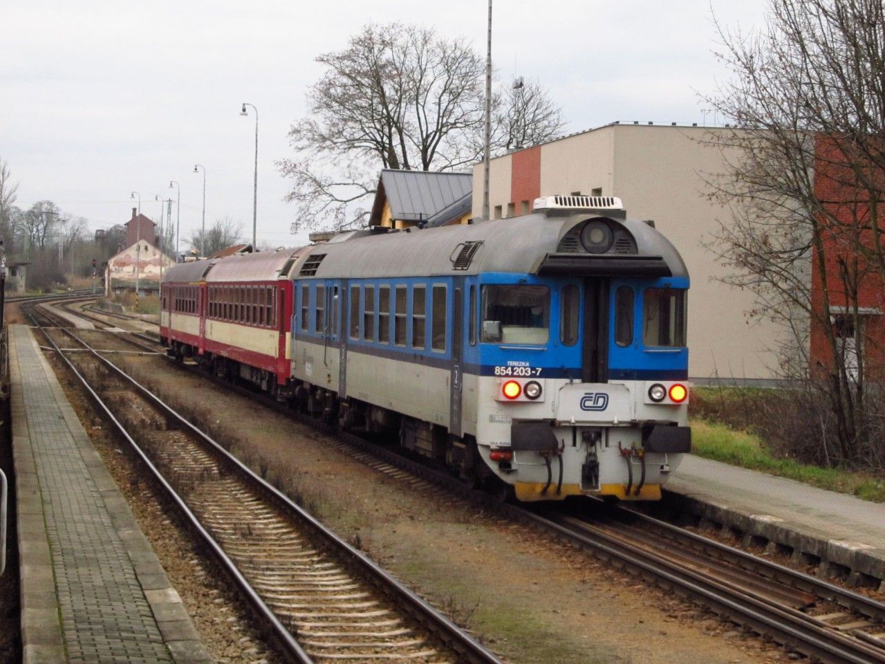 854.203 na Os 4826/4833, N�m욝 nad Oslavou 3. 12. 2015