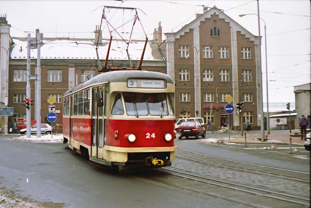 29.11.1996 - Liberec Tram. T2 ev.. 24 + 25