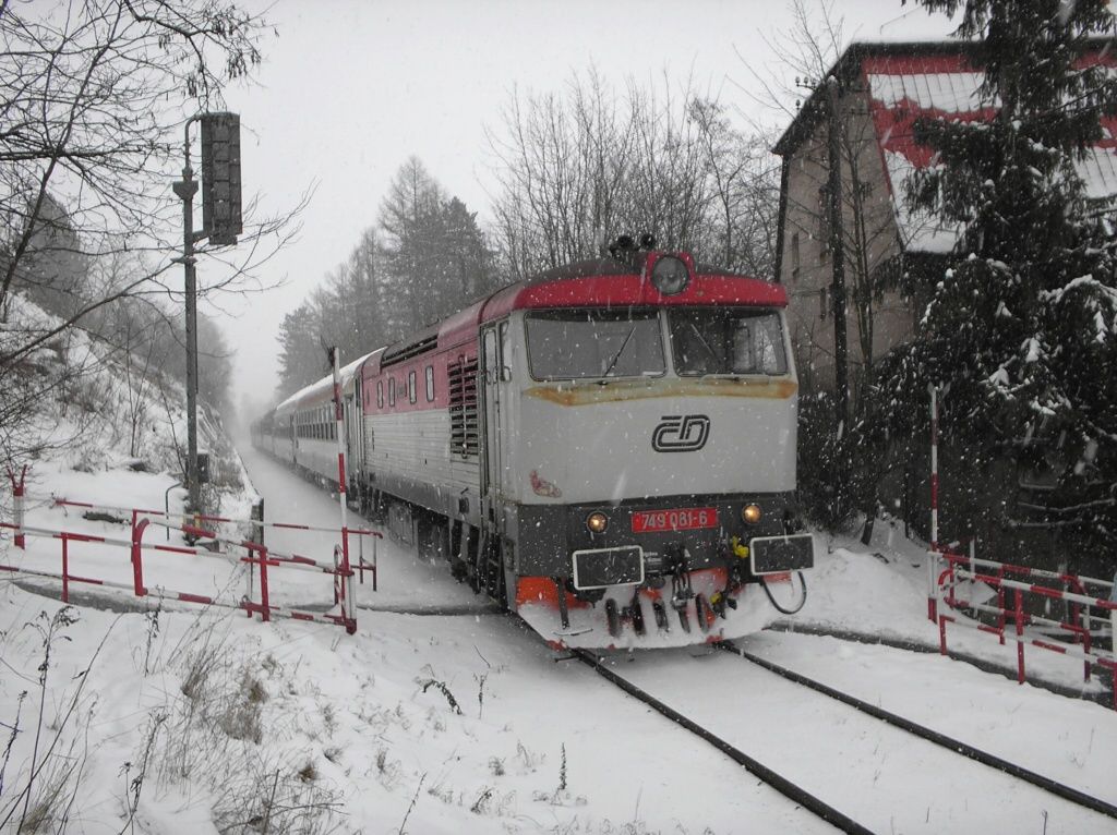 749-081 s R 945 z Tanvaldu do Prahy p�ij�d� do Turnova 27.1.2007 foto-M.�ich 