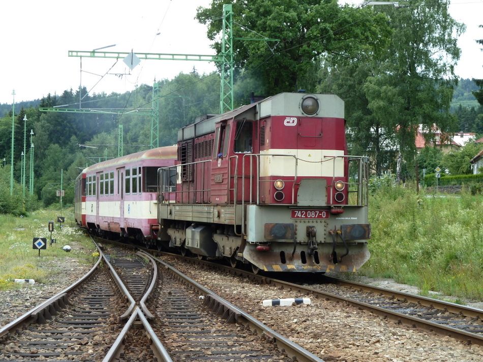 742 087-0