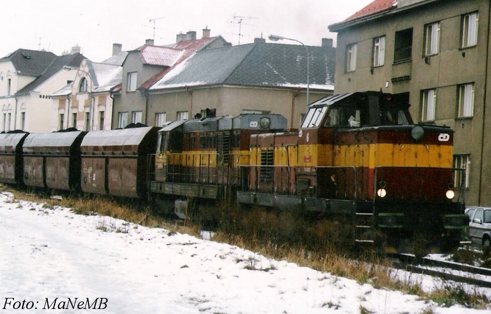 735 241 a 742 170 - jedna z posledn�ch j�zd dne 28.12.1999 MB - m�sto