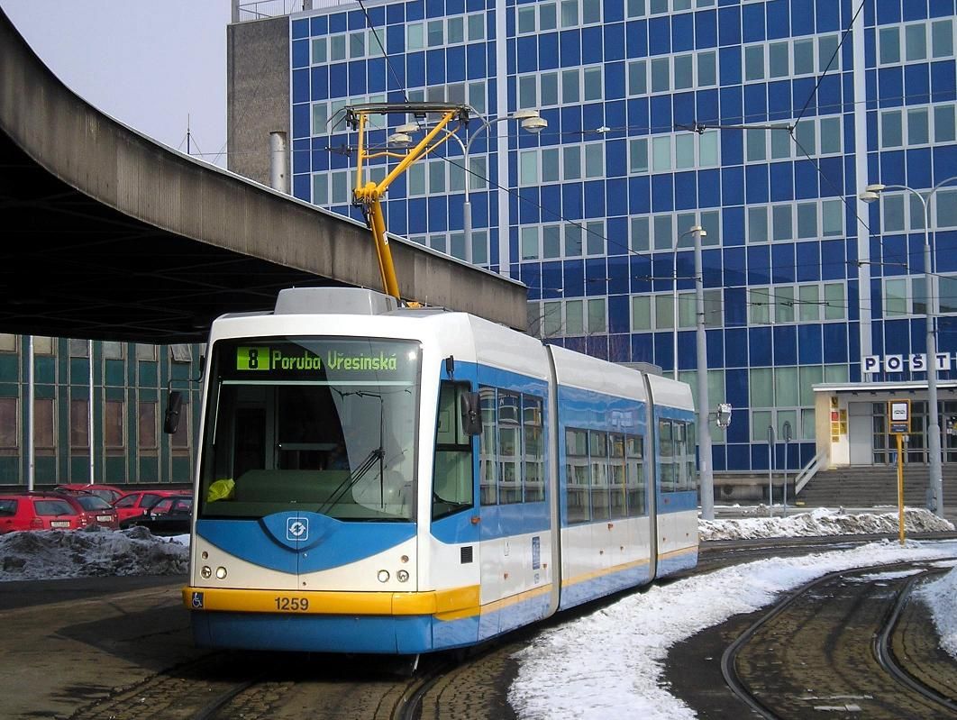 Trio 1259 na smy�ce u Hlavn�ho n�dra�� (5.3.2005)