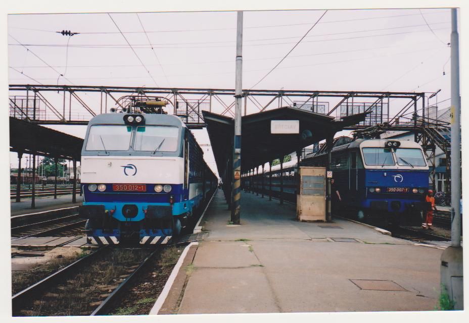 Setk�n� 350.012 (Ec 130 Polonia) s 350.007 (Ec 278 Smetana) v �ervenci 2003 v B�eclavi