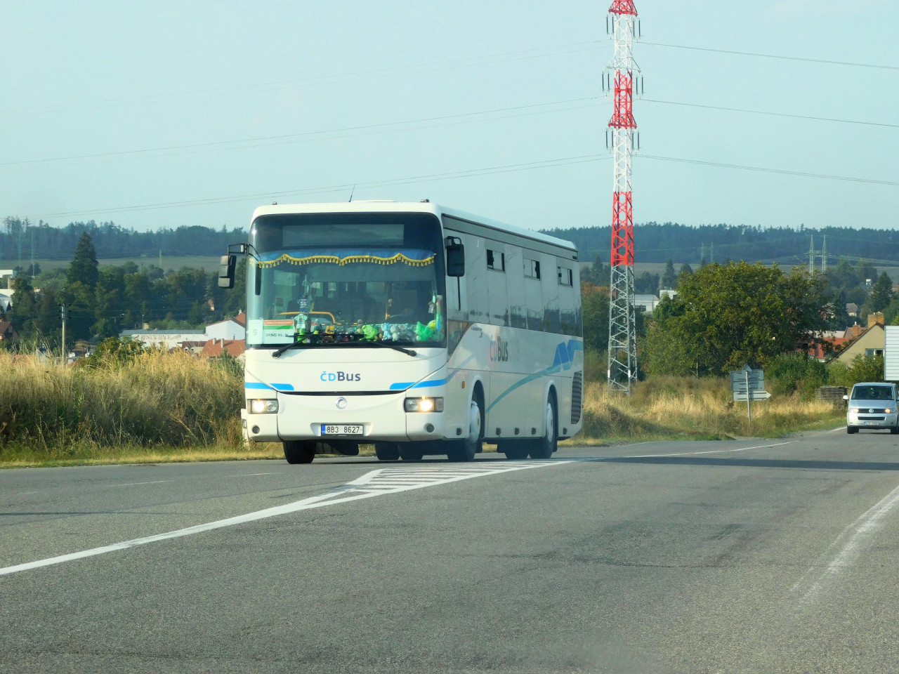 bus NAD za R9 (t� to do O�echova z�ejm� nestihl na 17:00 h, ale �ekal do 17:12) projel V. B�te��...