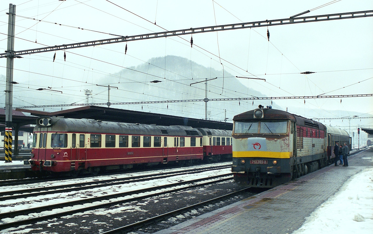 751.203 Mos 6004 do �iah, 851.017 Mos 7346. Zvolen 23.1.2003