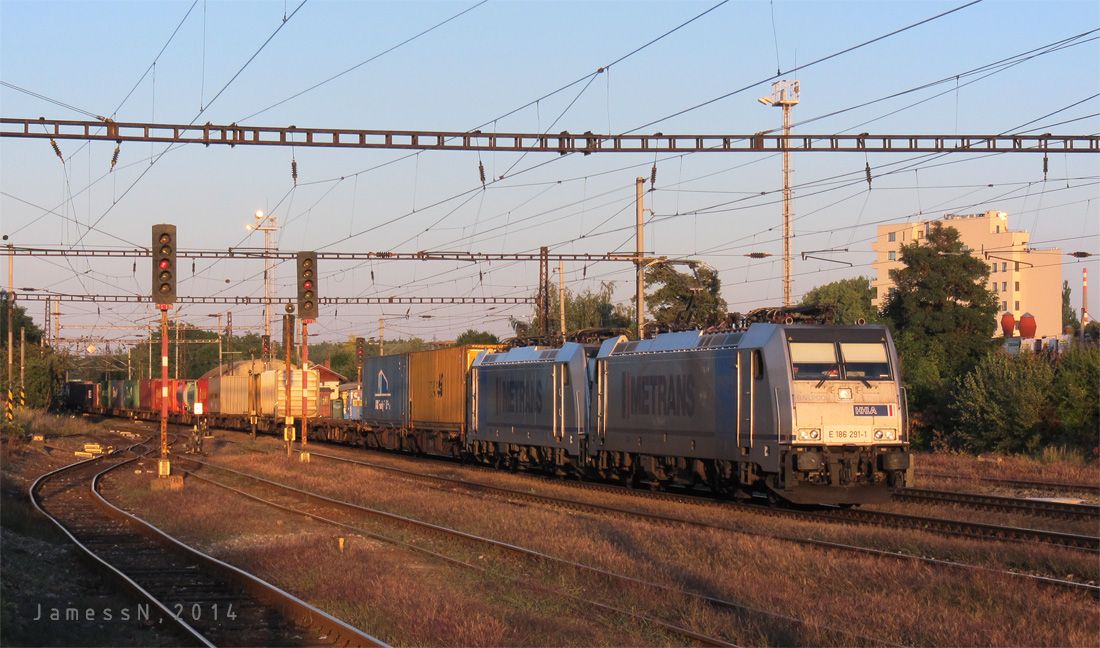 E186.291+275 sm��uje k Male�ic�m, slunko po�kalo :-)