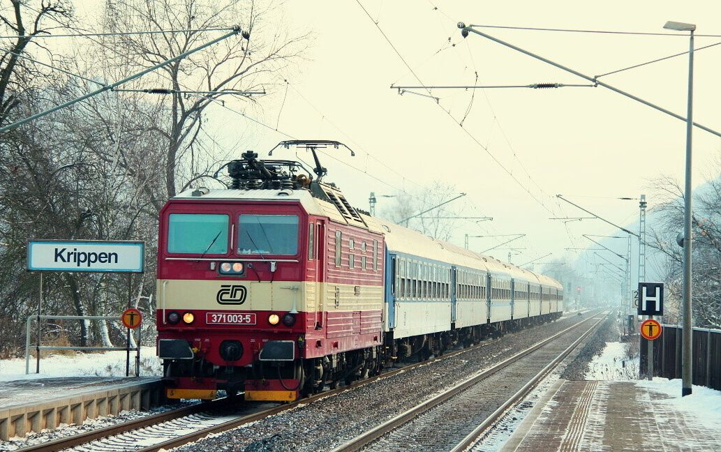 Mezist�tn� os.vlak 5276 �st� n.Labem-Dresden.