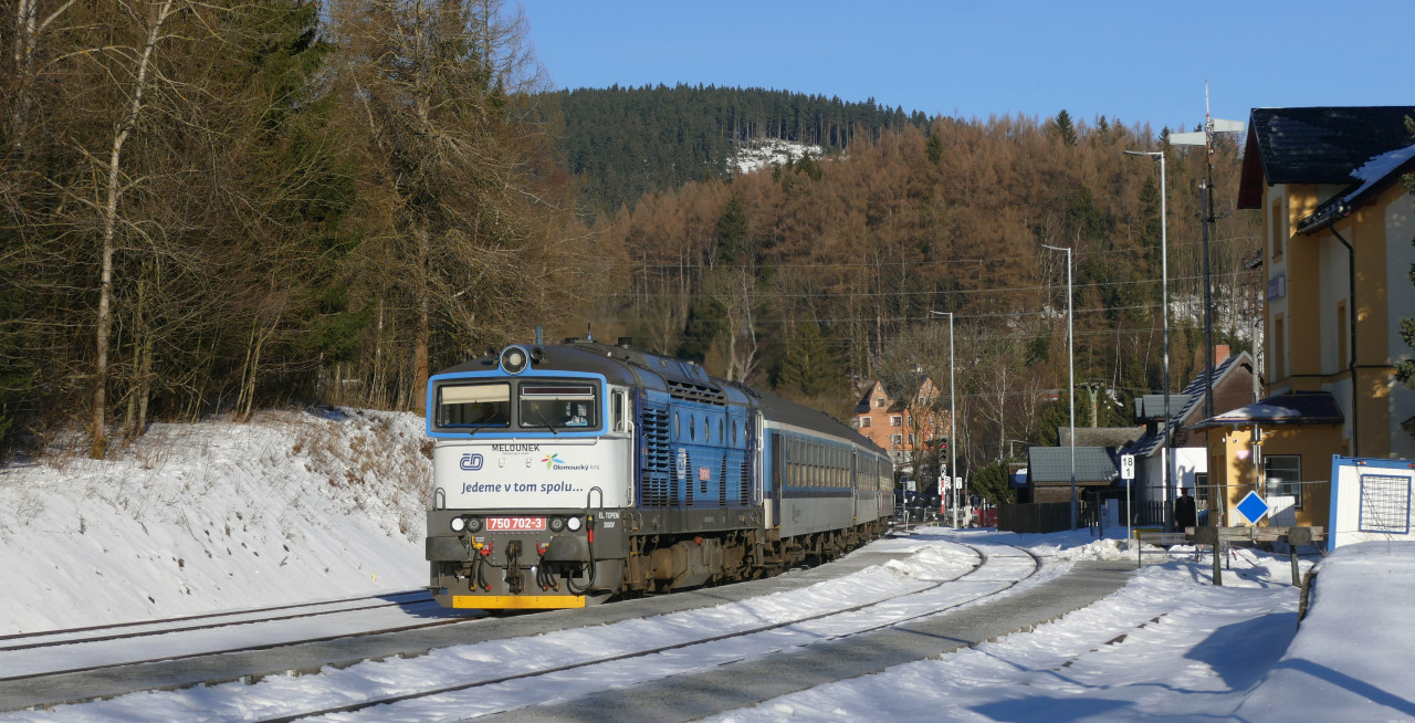 Ostrun : 750 702-3 s vlakem Sp 1410