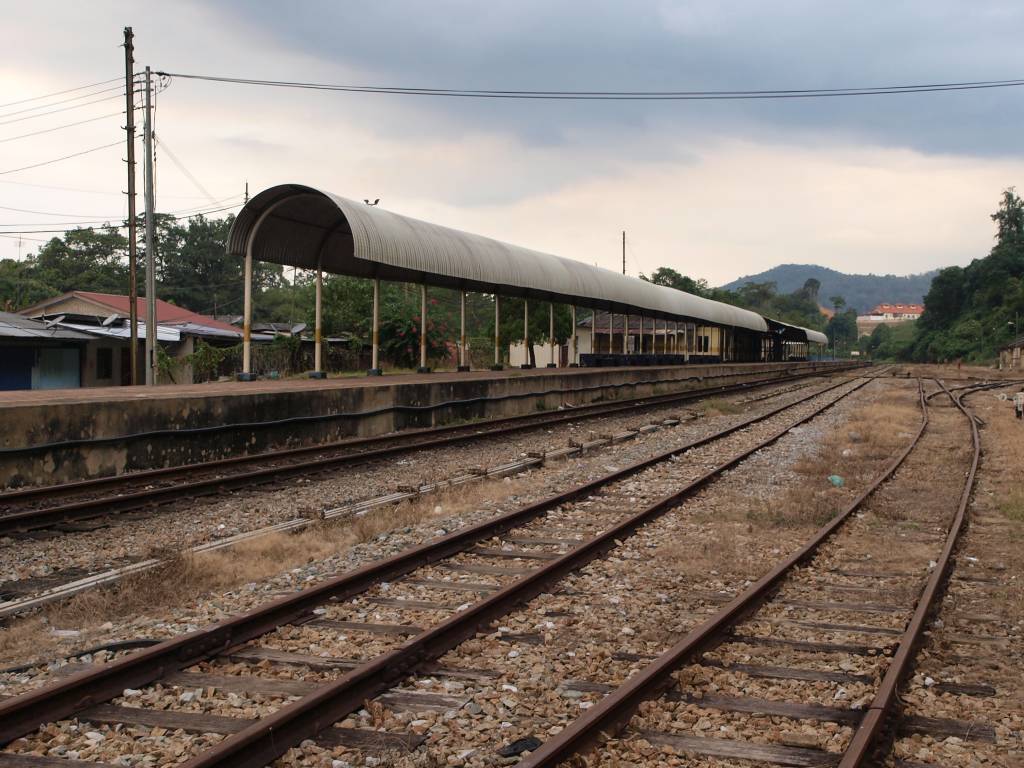 Star ndra v Gua Musang pl kilometru severn, vlaky zde nestav