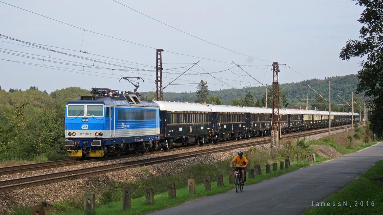 362.118 se 16 voz.Orient Expresem p�ed zast.V�enory