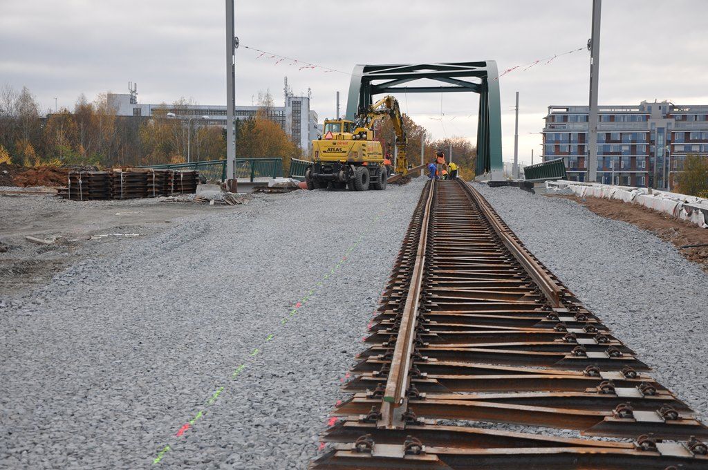 Stavba tramvajov� trati, Plze�, pohled k tramvajov�mu mostu, 16.11.2019