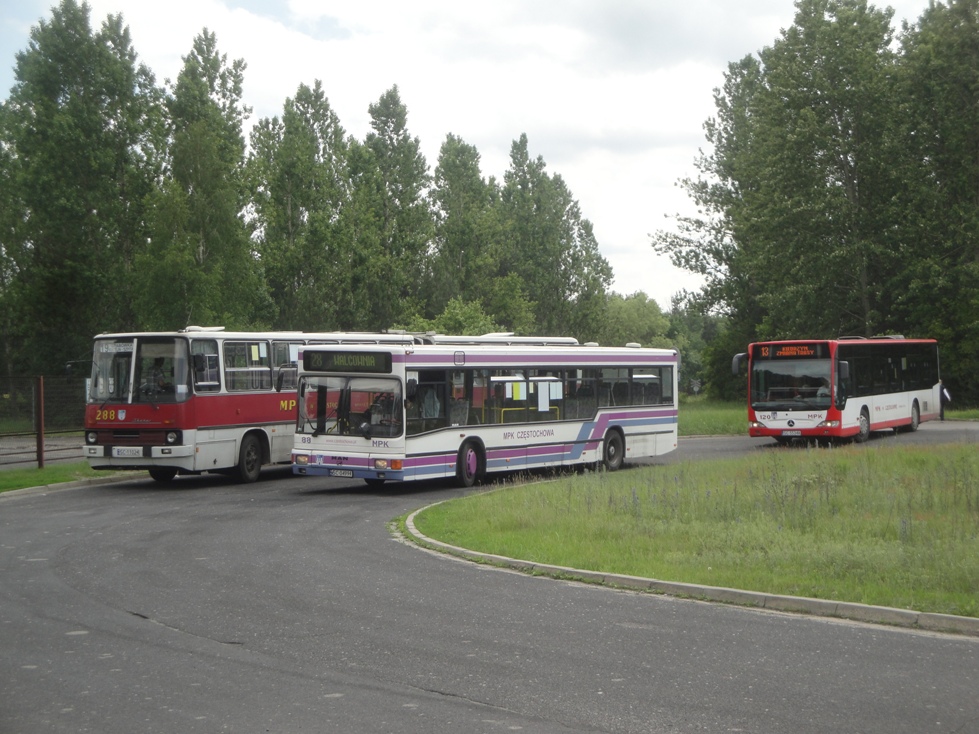 3 autobusy - 3 verze mstskho laku