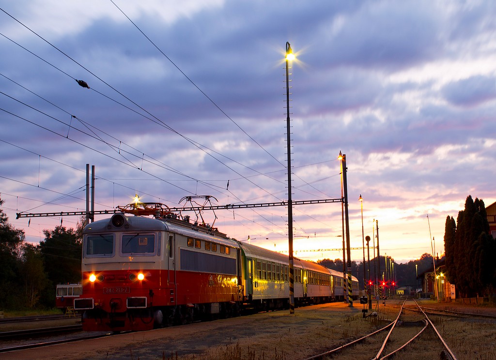 242.213, R 922 Josef Skupa, Jind�ich�v Hradec, 4.10.2012