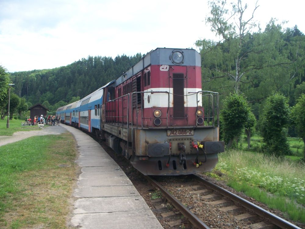 742 086-2 �.�ternberk zast. (17.6.2012) - Sp 1832 