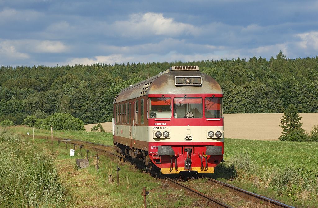 854017