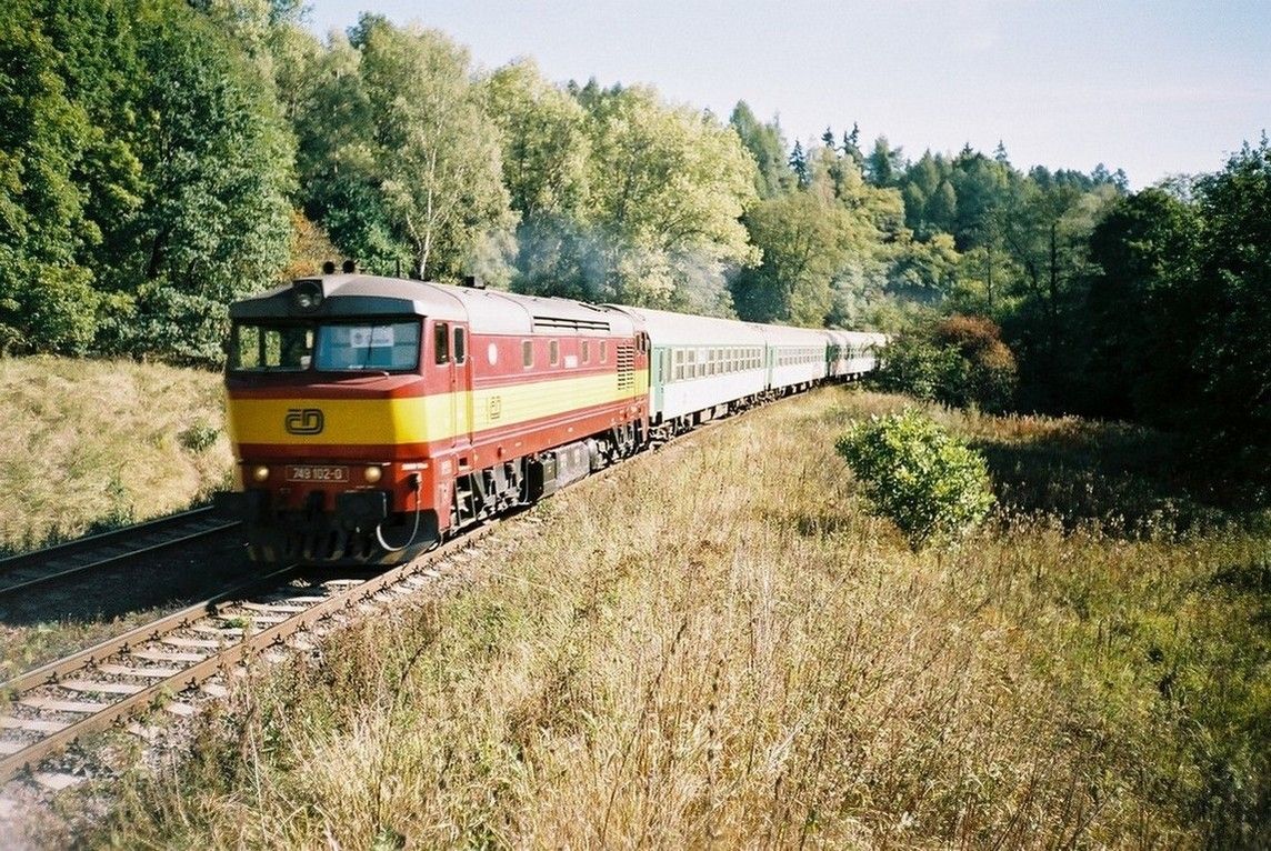 749.102 v 692 R Vald�tejn z Lib. do Chebu p�ed Ostrovem, 26.9.2003