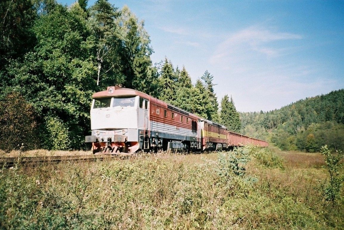 751.070+092 (zde mal� po��r v kabin�) v n�kv od K.V. na Chom., p�ed Vojkovicemi, 26.9.2003