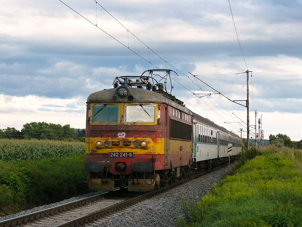 242.241-8 - ���hlavy - 12.7. 2012