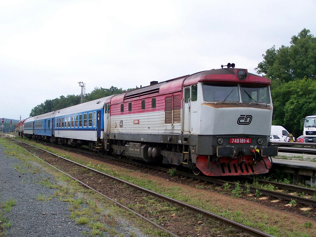 749.181 + 749.006 z d�vodu v�luky odstaveny v B�eznici, kde to�ily zp�t do �B. - 22.7.2011.