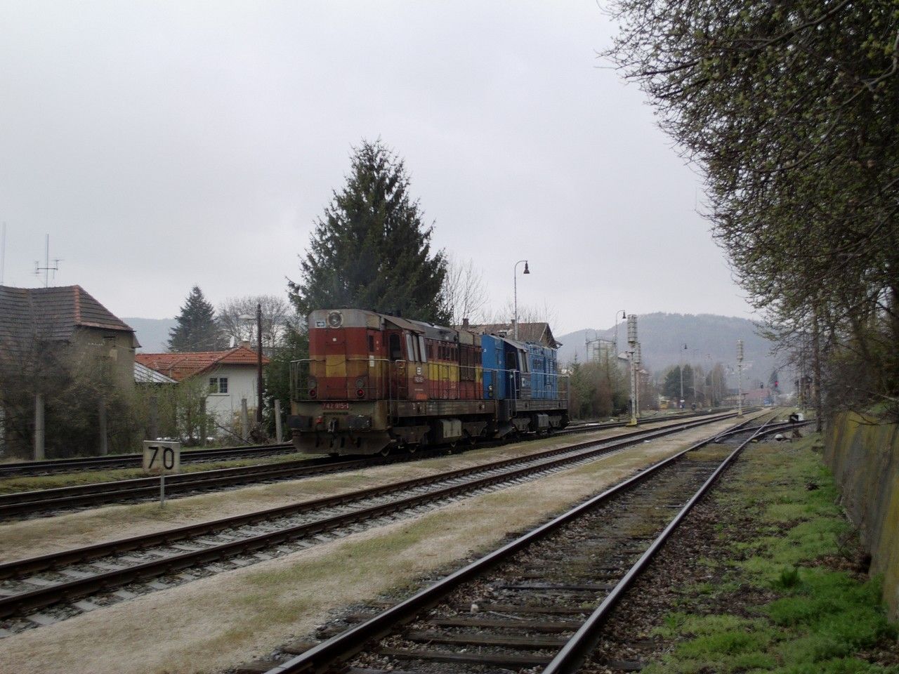 742.015+238 v Lv do Rakovn�ka, proj�d� B.-Z�vod�, 7.4.2012