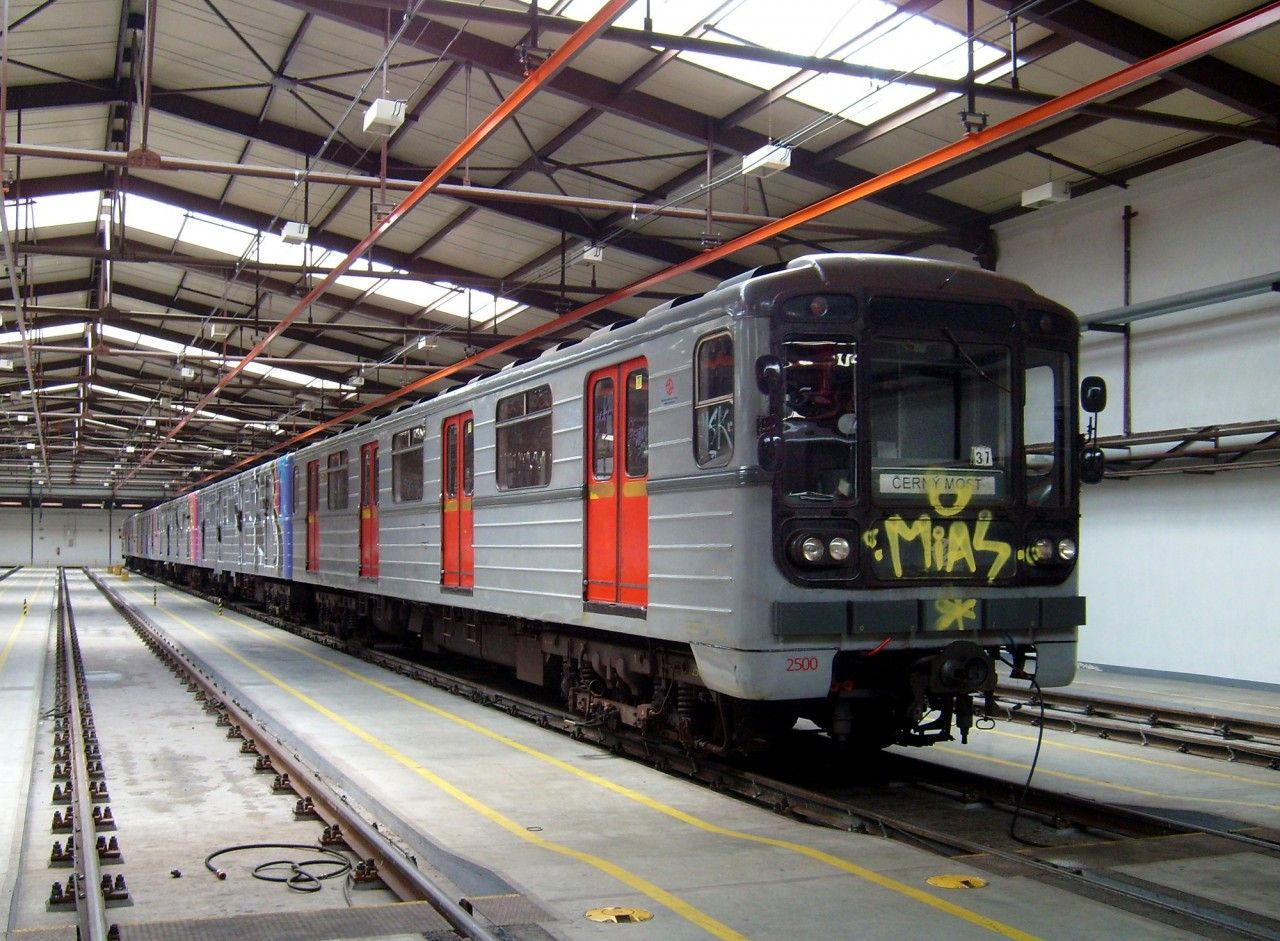 Praha-Zlin - vz metra 81-717.1 ev. . 2500 dne 2. ervence 2009