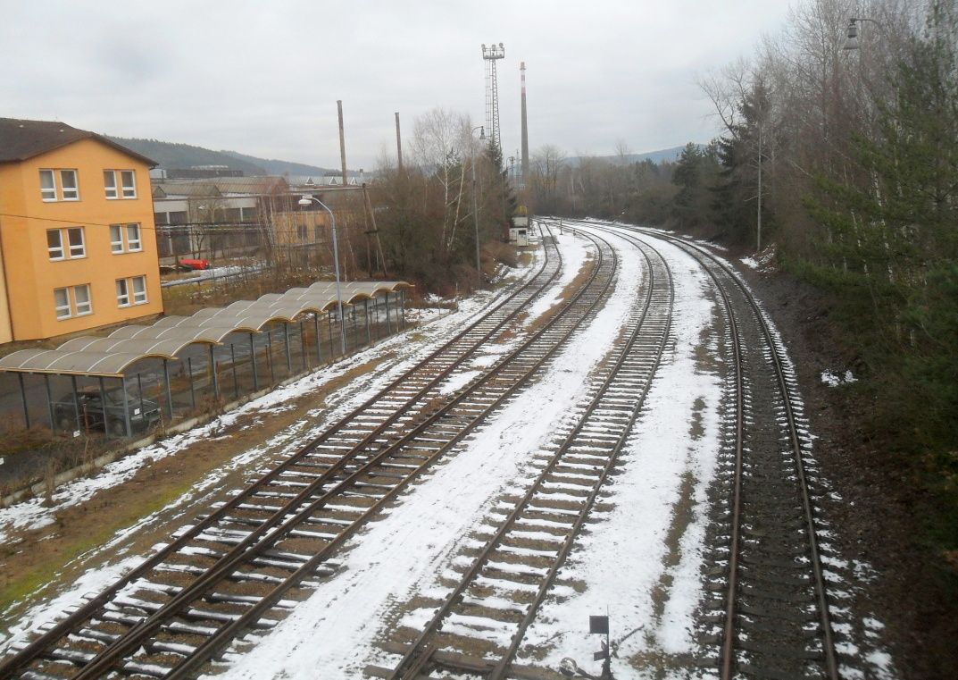 pohled z l�vky na p�ed�vac� kol. sm�r Nezv�stice