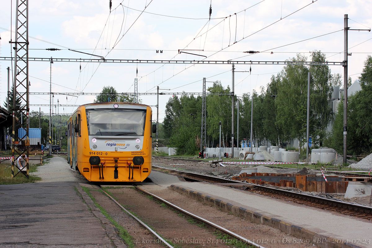Sob�slav -814 012-1 a 914 012-0 na Os 8209 z T�bora do Bud�jovic - 23.7.2014