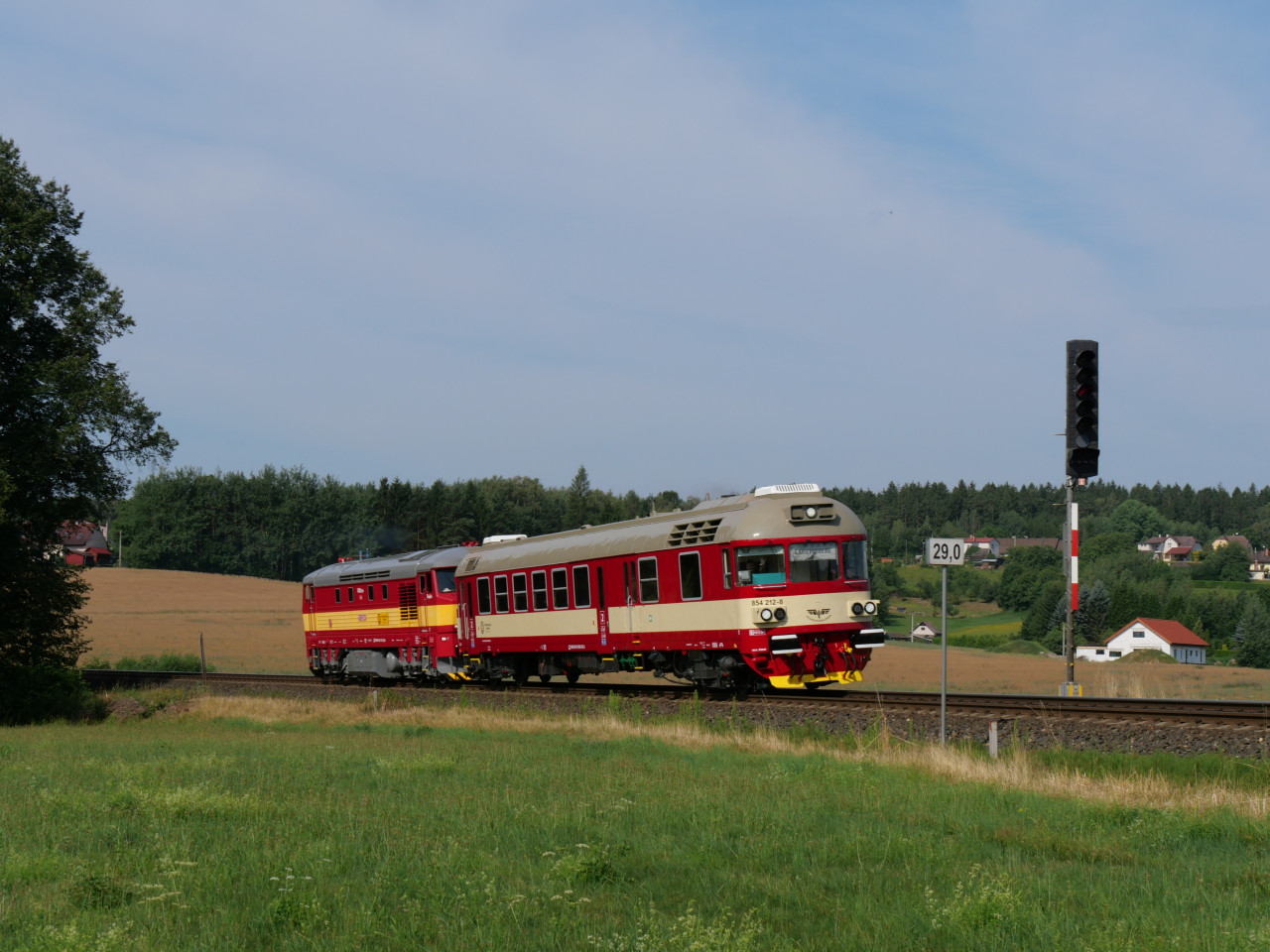 �erven� Kostelec : 854 212-8 + 751 232-0, Lv 53655