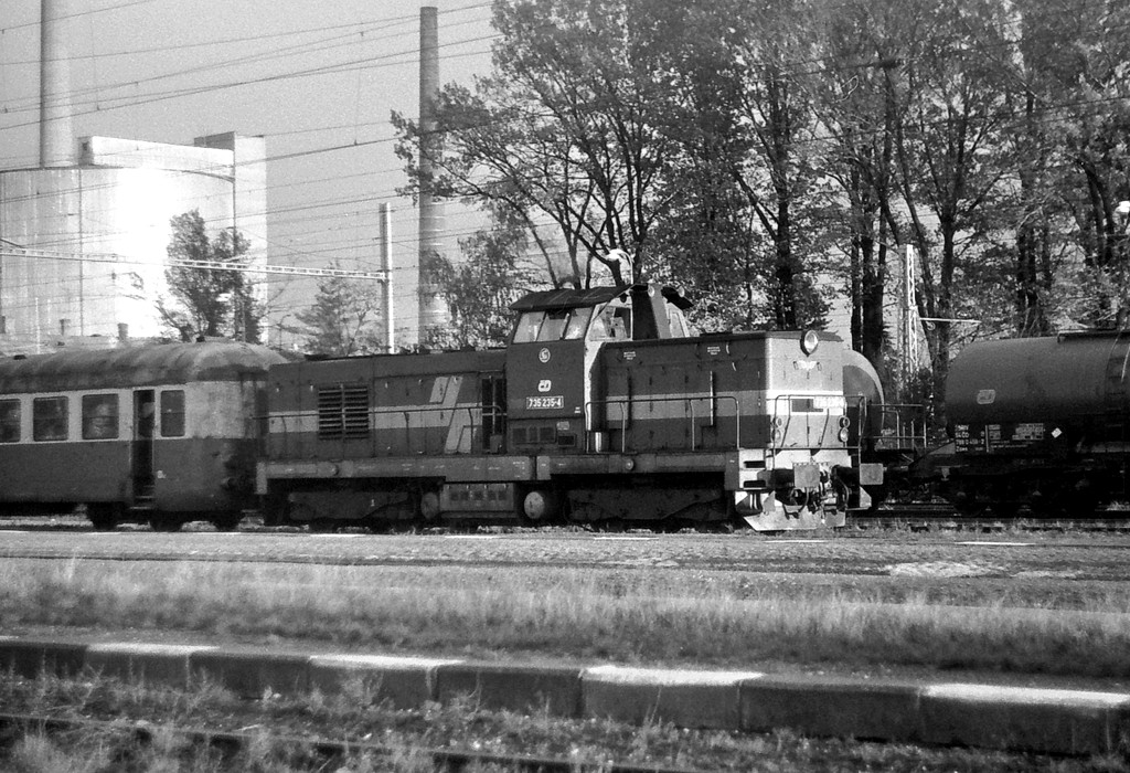 735.235 v Kojetíně se Sp Frýdek - Brno 27.10.1997