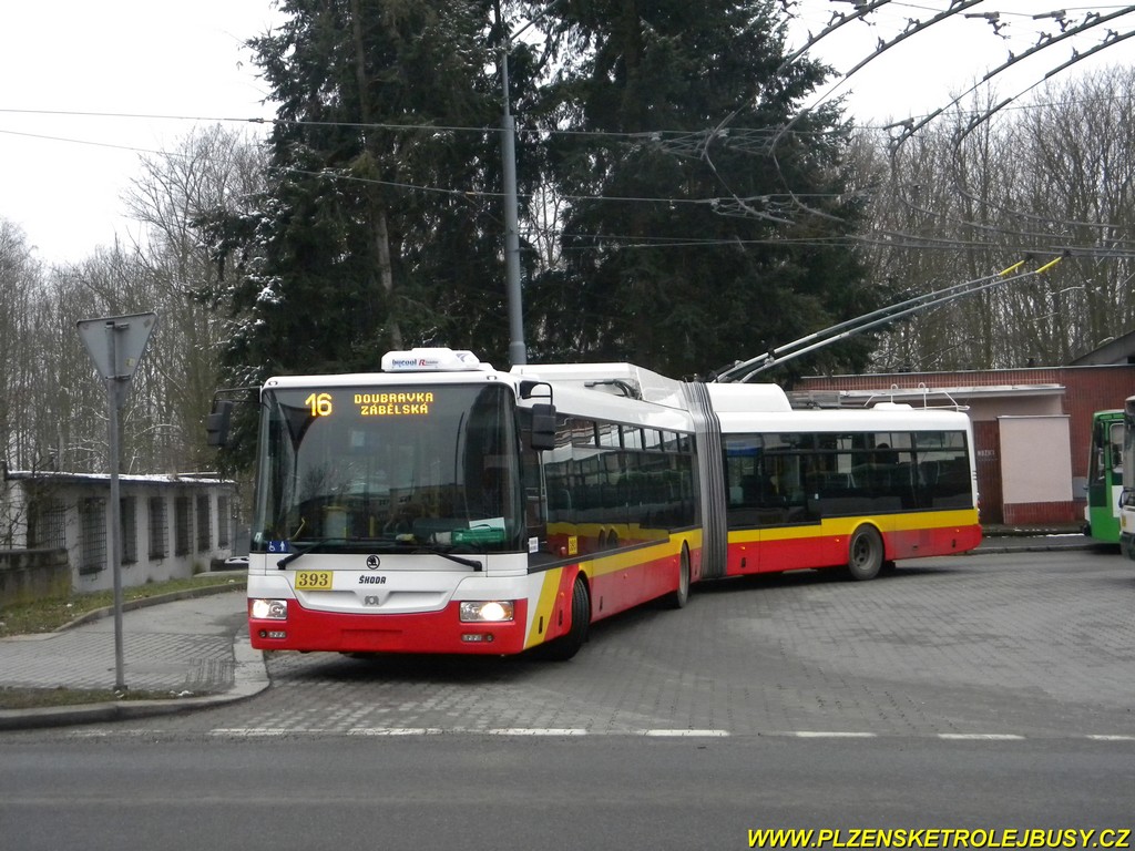 ... z druh� strany v oblouku....