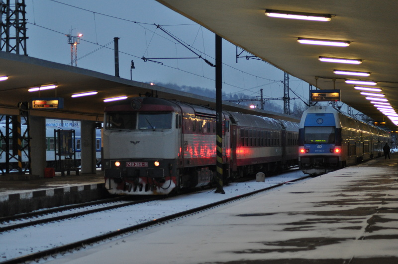 749 254-9 R1252 Praha-Smchov 11.12.2012