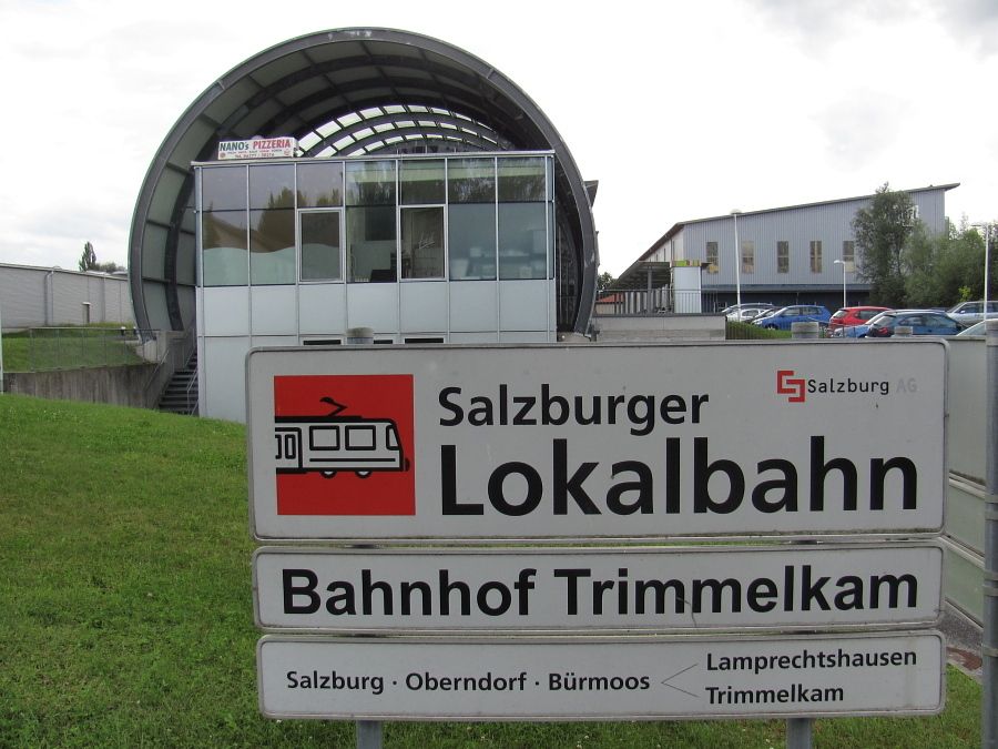 Ndra Trimmelkam - tehdy koncov stanice, dnes jen ncestn stanice na trati do Ostermiethingu