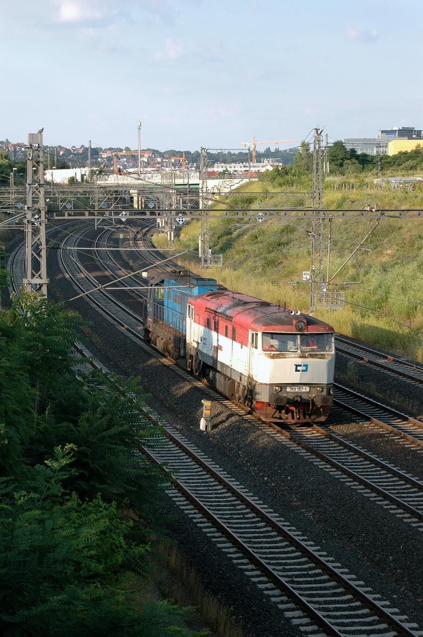749.187 + 742.442 m��� strojov� z Prahy Libn� p�es Hl.n. do Prahy Male�ic. - Nov� Spojen� - 8.7.2013