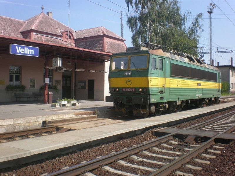 Vlak  11050 vo Velimi.