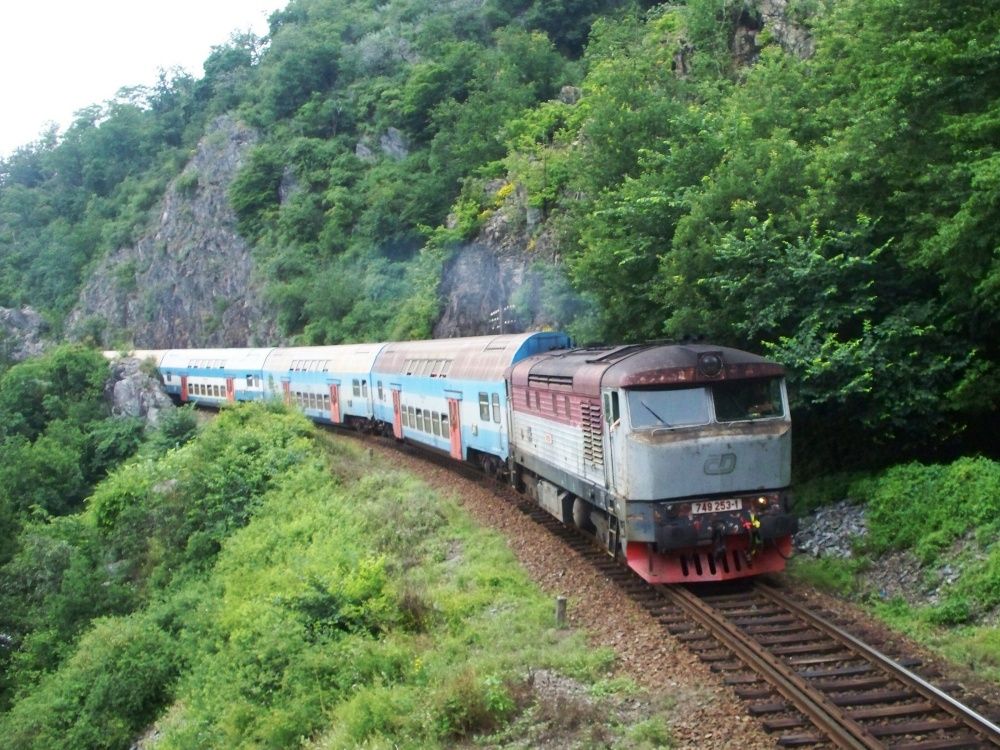 749 253-1 Petrov u Prahy - Luka p.Med. (5.7.2013) - Os 9057