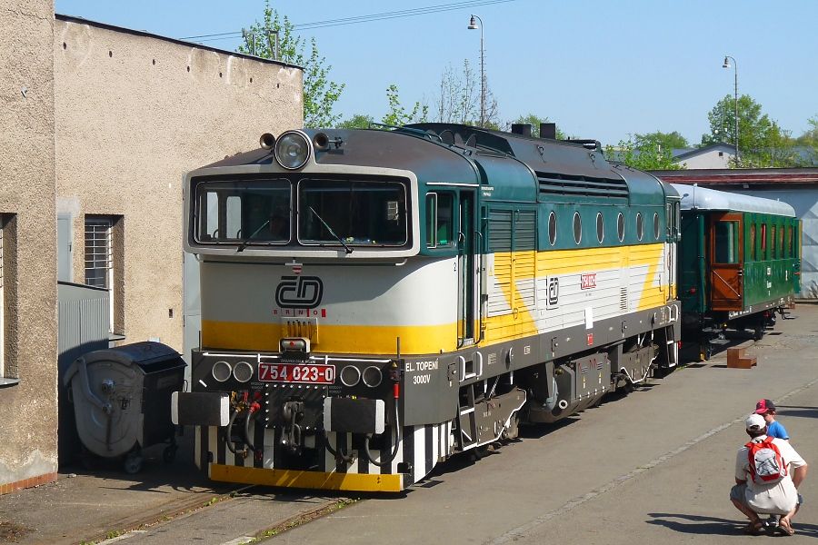 754.023, Vala�sk� Mezi����, 1.5.2012, foto: Dobi� Ji��
