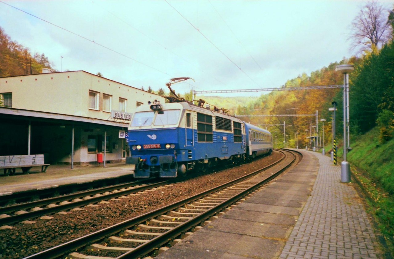 350.018 Babice nad Svitavou 1.11.2001, EC 79 Csardas (Praha - Budapest)