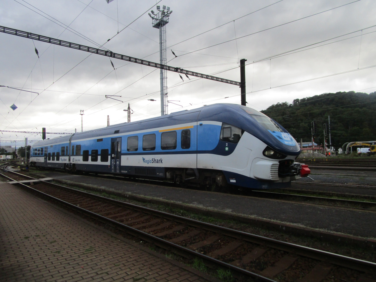 844.027 jako spn vlak st n.L. hl.n. - Moldava v Kr. h. (st nad Labem zpad 17.9.2022)