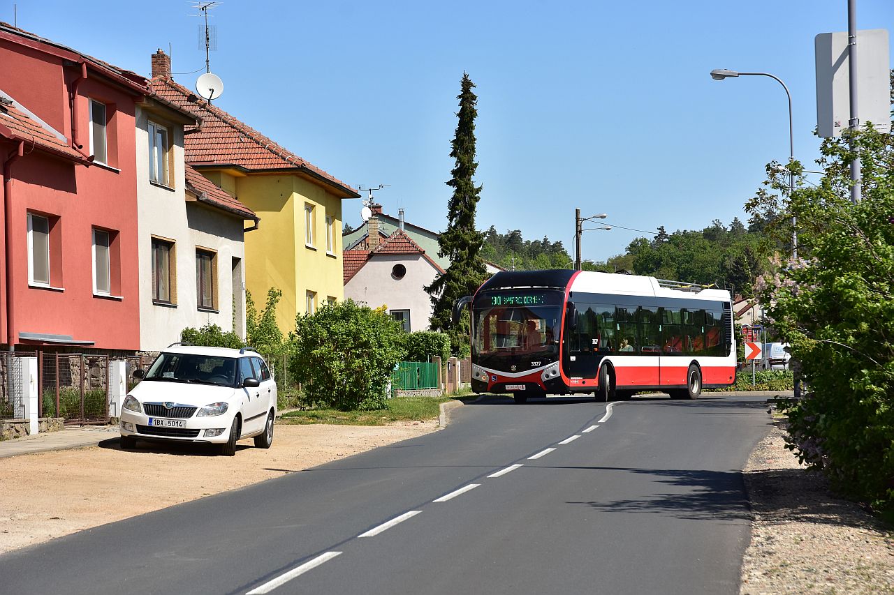 Op�t 3327 po odbaven� kone�n� zast. Klarisky odbo�ila do ul. �t�chovsk�. 